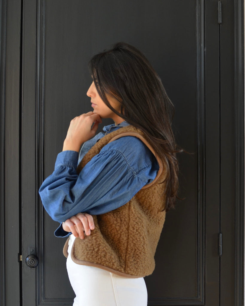 Gilet-sans-manche-mouton-femme-camel-face